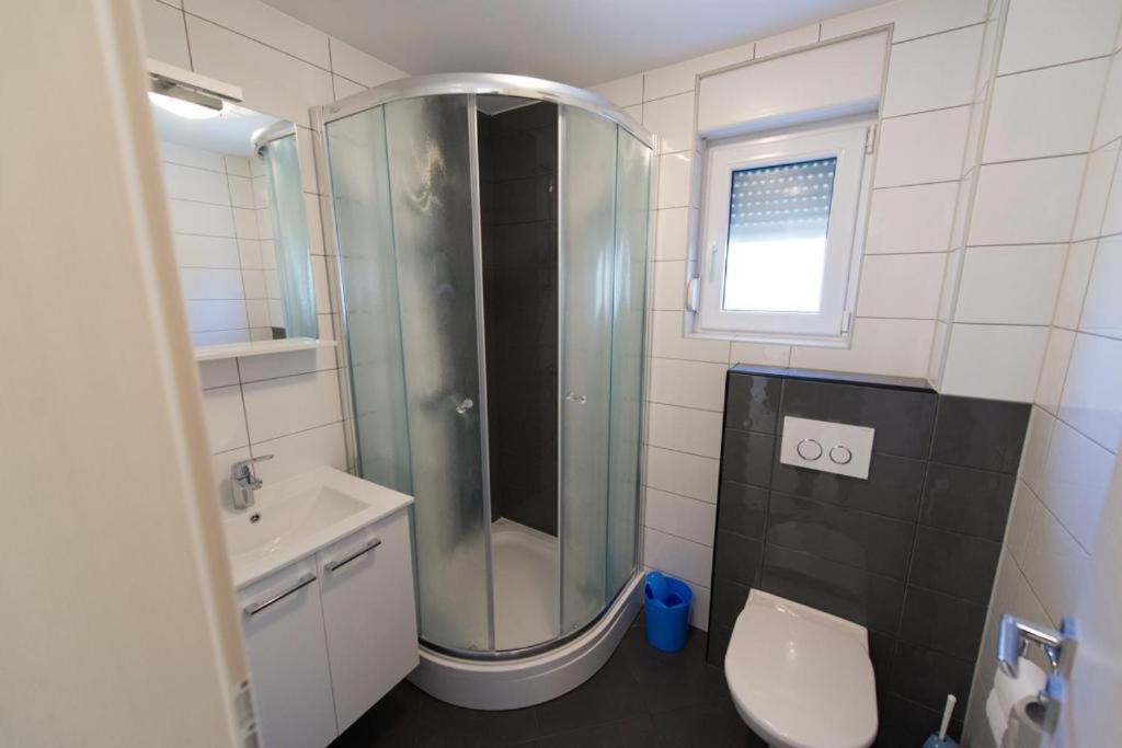 Apartments Karlo Baška Voda Екстериор снимка