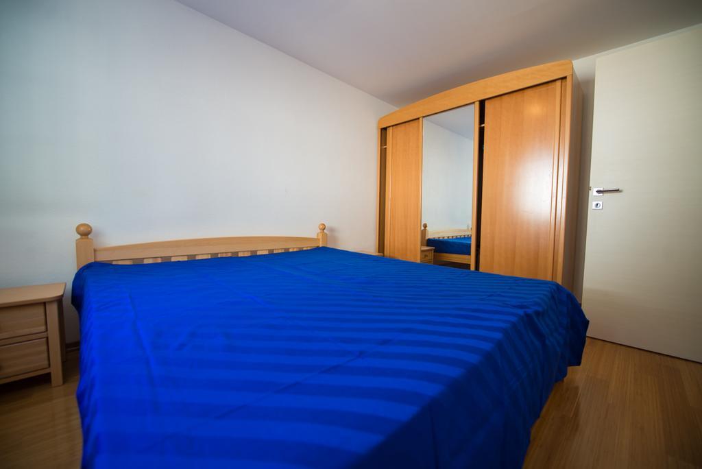 Apartments Karlo Baška Voda Стая снимка