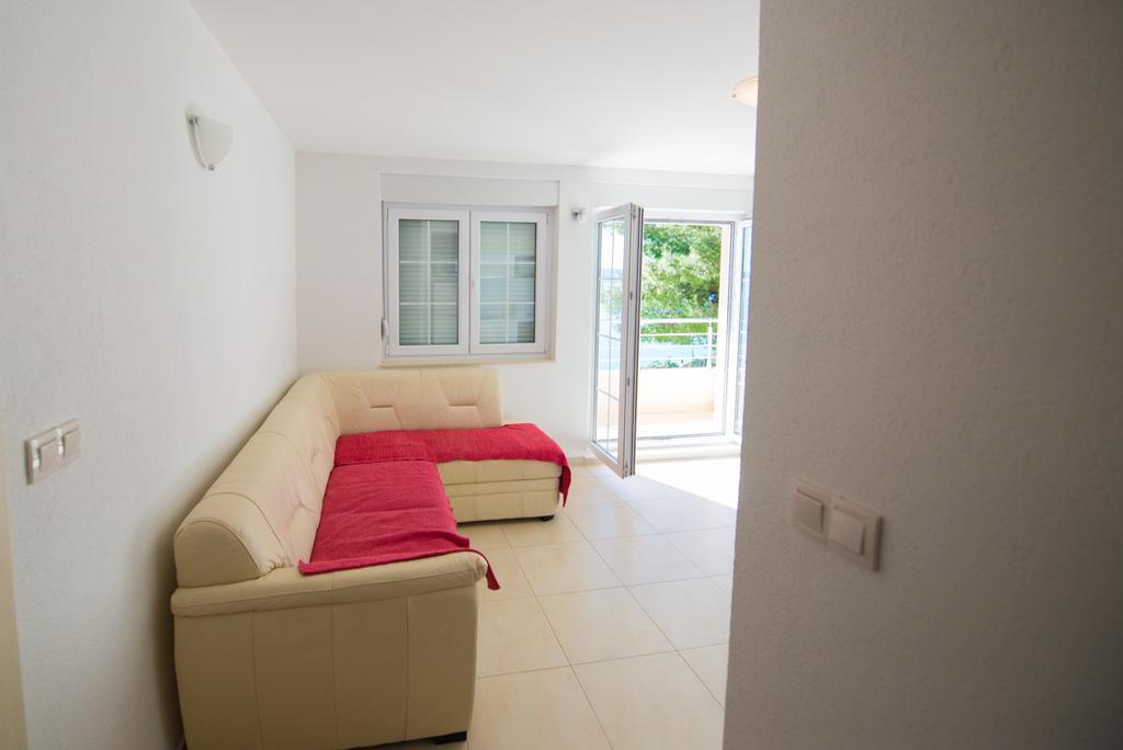 Apartments Karlo Baška Voda Стая снимка
