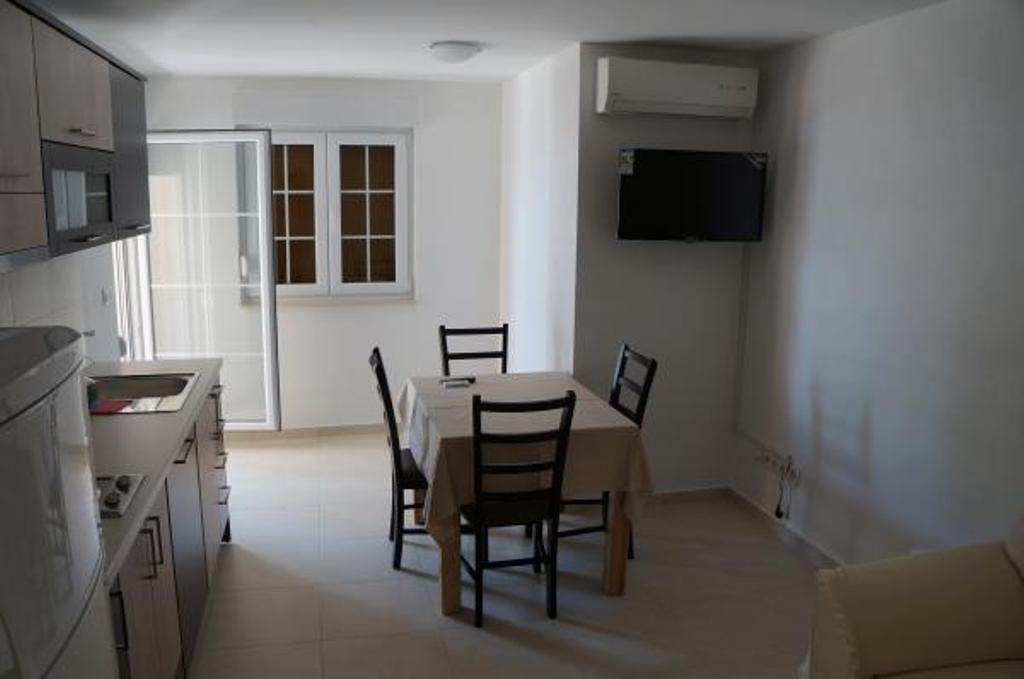 Apartments Karlo Baška Voda Стая снимка