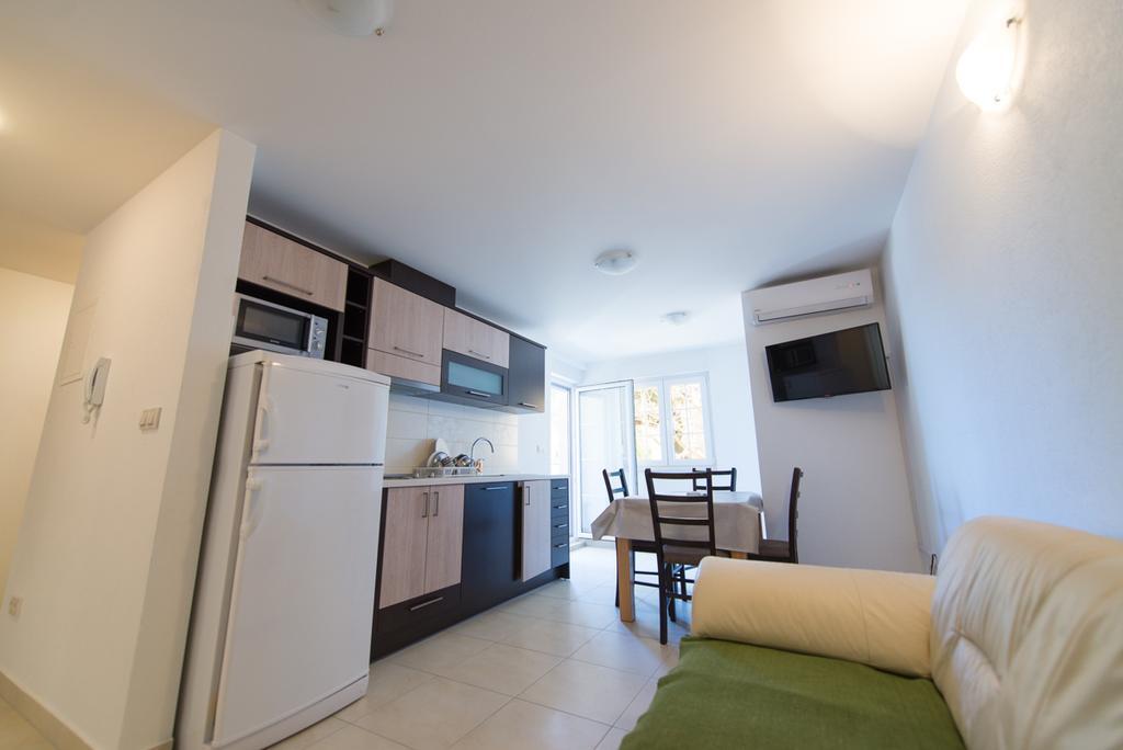Apartments Karlo Baška Voda Стая снимка