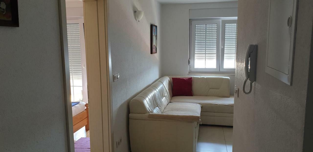 Apartments Karlo Baška Voda Екстериор снимка